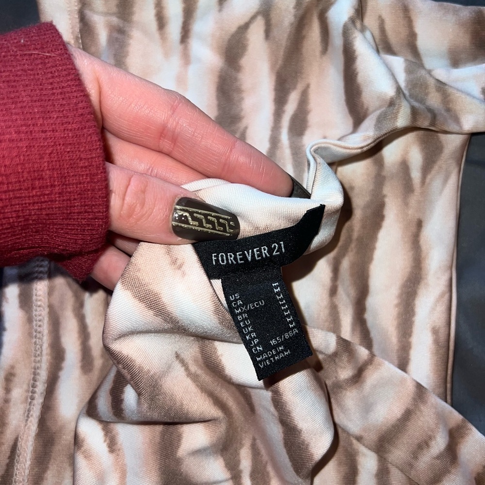 Patterned crop tank - Picture 3 of 3